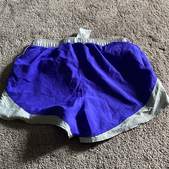 Under Armour Shorts SIZE YL - Picture 4 of 4